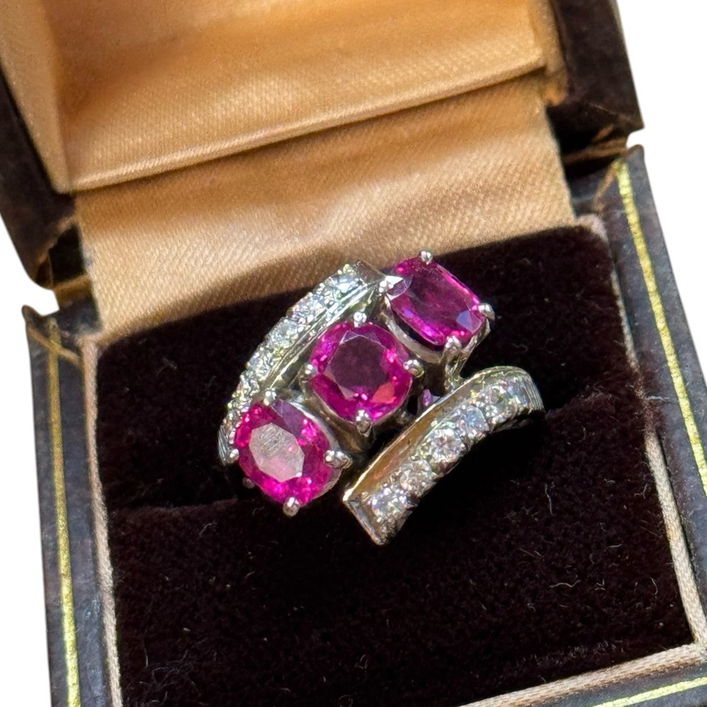 Stunning Vintage 18k White gold Diamond & Ruby Gemstone Bypass ring